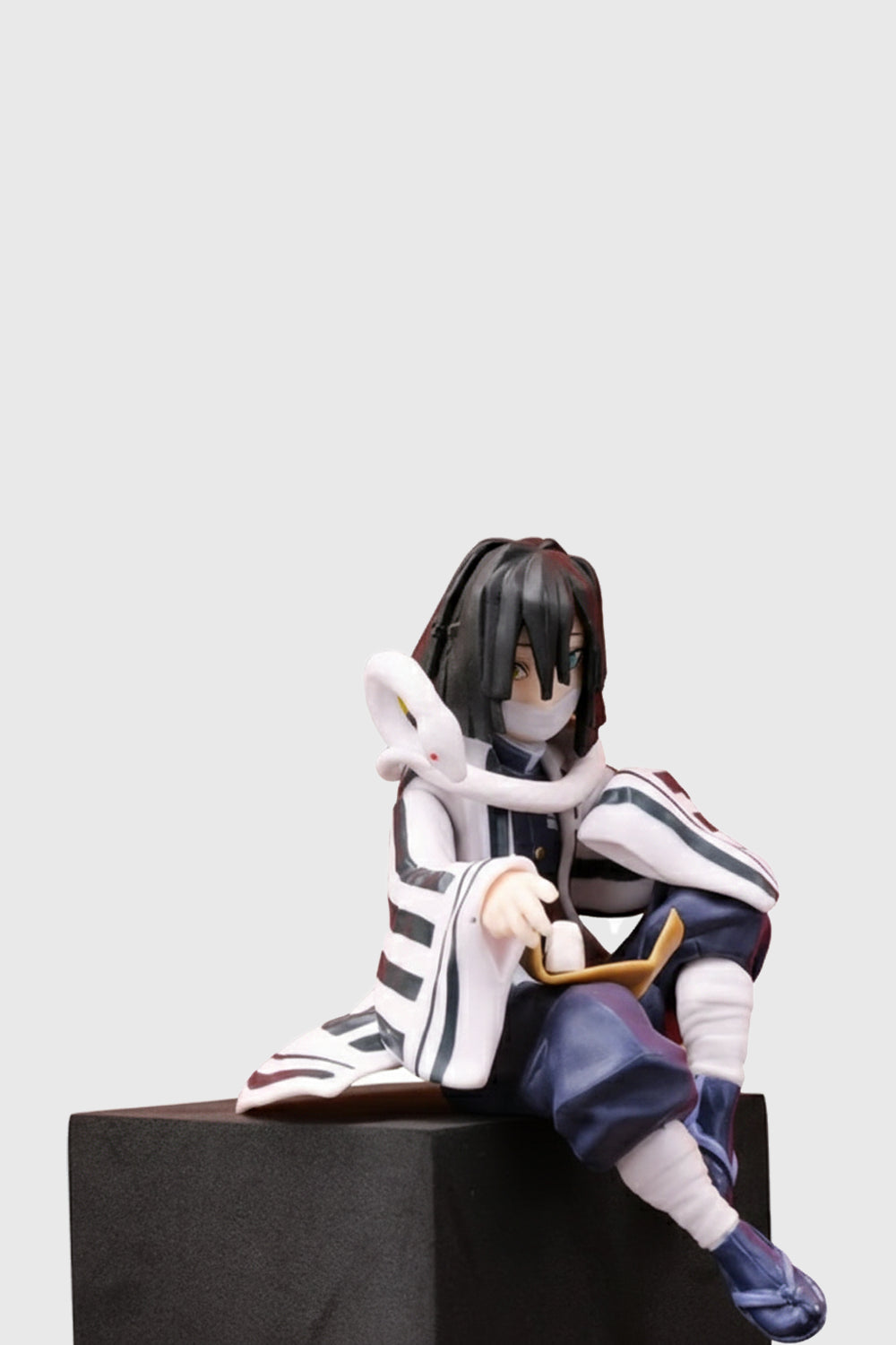 Kimetsu no Yaiba Sanemi Shinazugawa sitting pose action figure